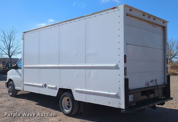 image for item LY9495 2010 GMC Savana  box truck