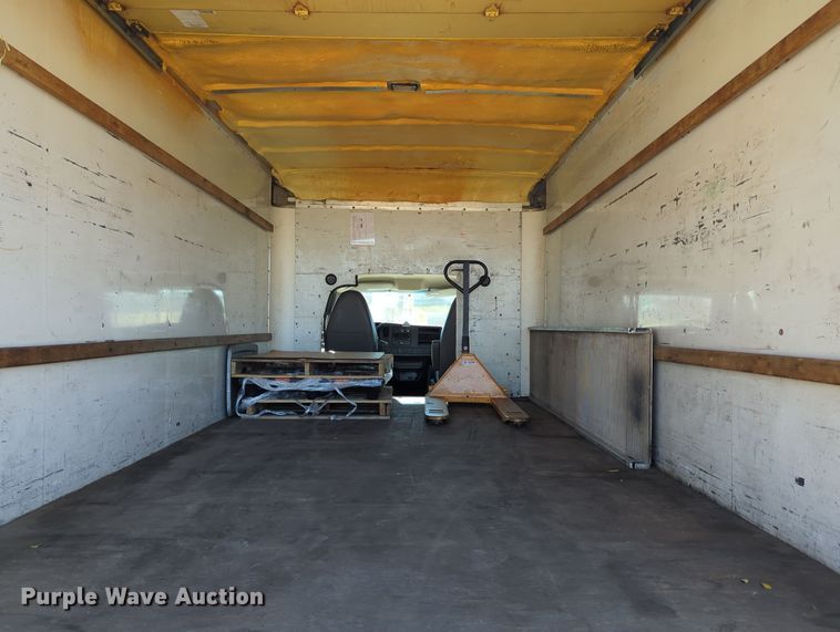 image for item LY9495 2010 GMC Savana  box truck