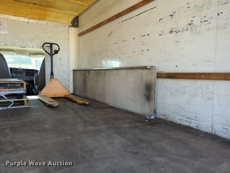 image for item LY9495 2010 GMC Savana  box truck