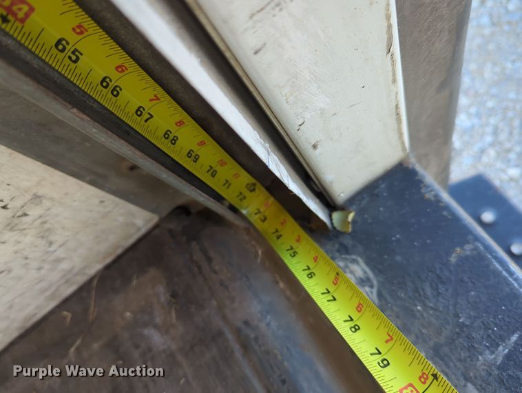 image for item LY9495 2010 GMC Savana  box truck