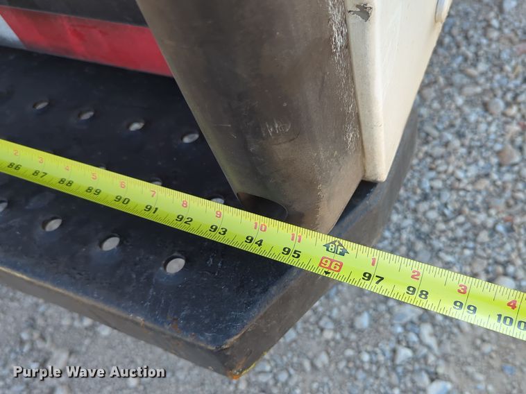 image for item LY9495 2010 GMC Savana  box truck