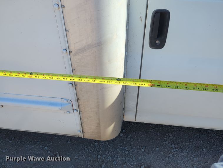 image for item LY9495 2010 GMC Savana  box truck