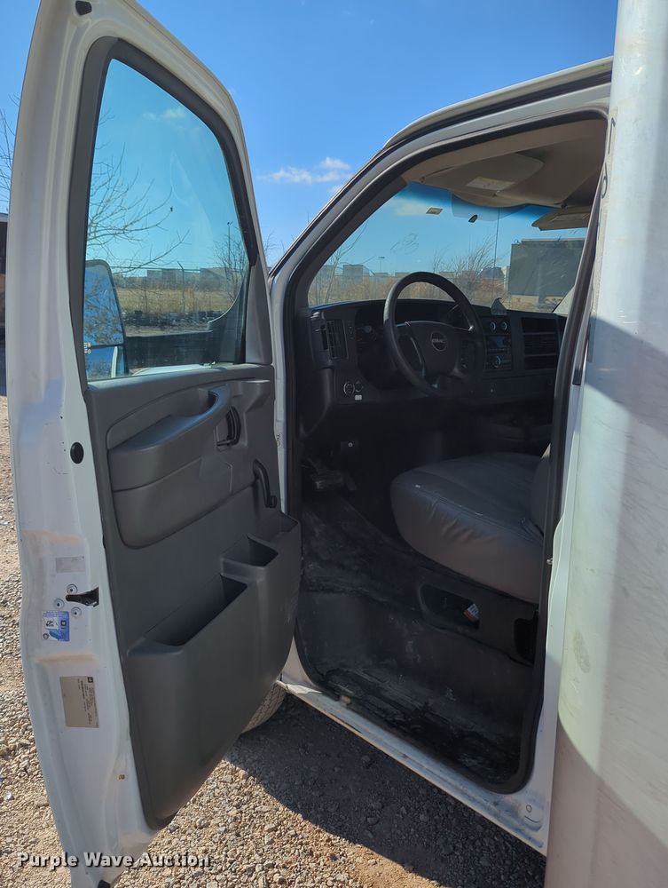 image for item LY9495 2010 GMC Savana  box truck