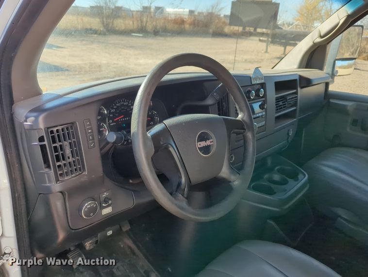 image for item LY9495 2010 GMC Savana  box truck