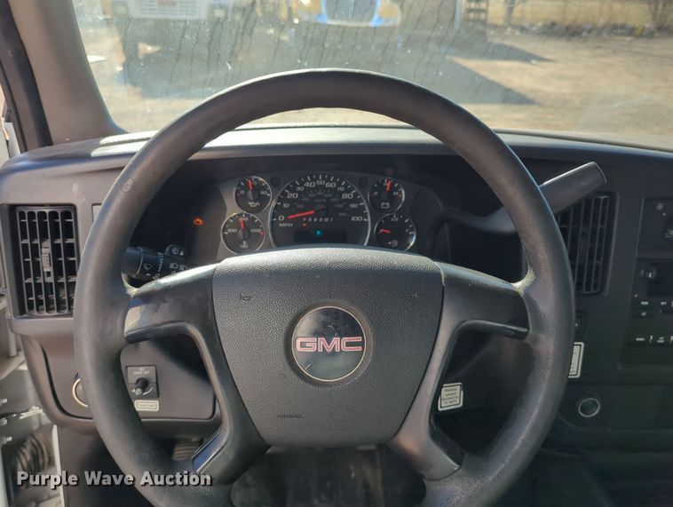 image for item LY9495 2010 GMC Savana  box truck