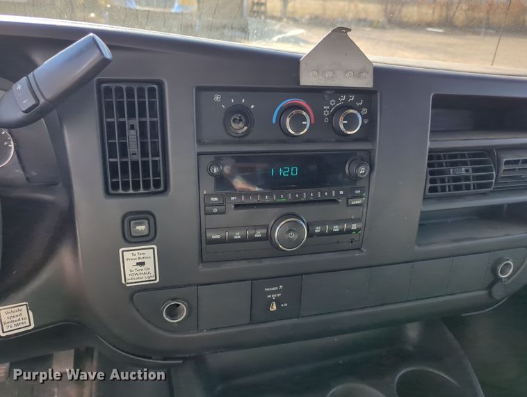 image for item LY9495 2010 GMC Savana  box truck