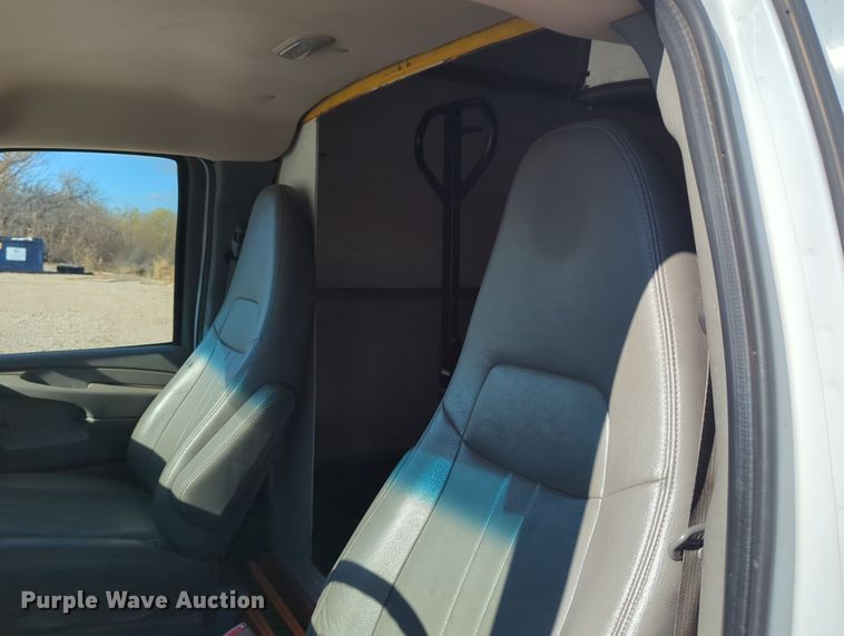 image for item LY9495 2010 GMC Savana  box truck