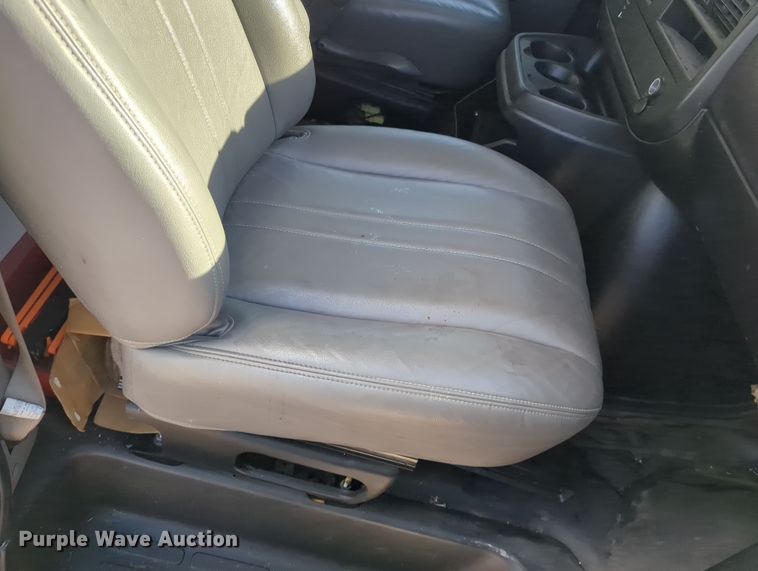 image for item LY9495 2010 GMC Savana  box truck