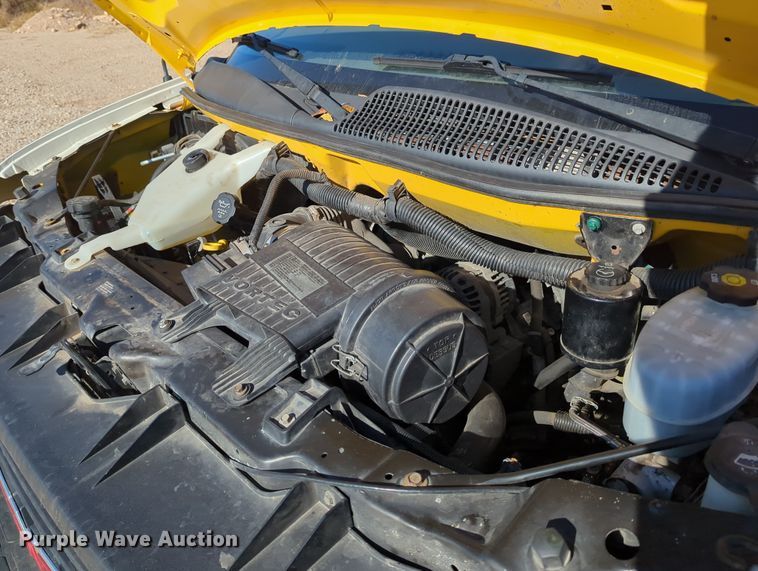 image for item LY9495 2010 GMC Savana  box truck