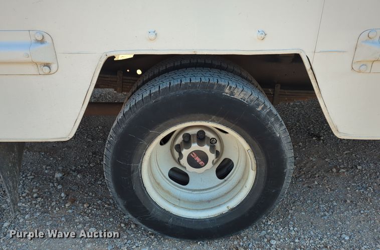 image for item LY9495 2010 GMC Savana  box truck