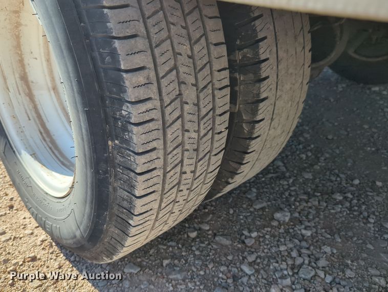 image for item LY9495 2010 GMC Savana  box truck