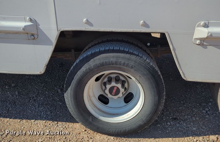 image for item LY9495 2010 GMC Savana  box truck