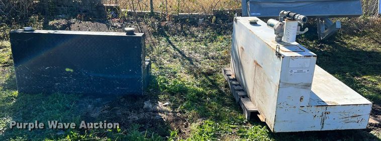 image for item MH9990 (2) auxiliary fuel tanks