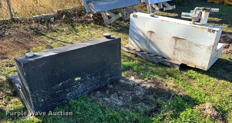 image for item MH9990 (2) auxiliary fuel tanks