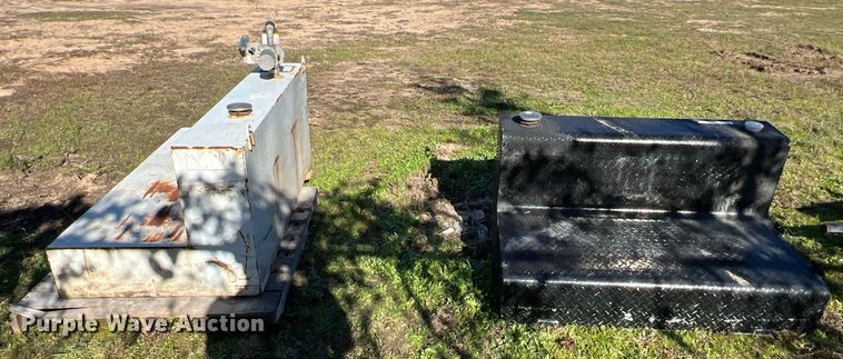 image for item MH9990 (2) auxiliary fuel tanks