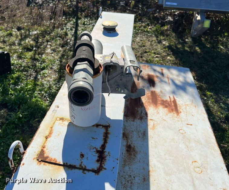 image for item MH9990 (2) auxiliary fuel tanks