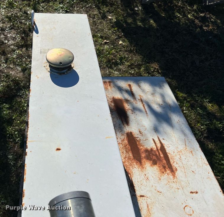 image for item MH9990 (2) auxiliary fuel tanks