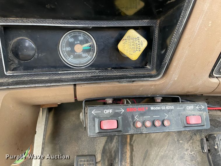 image for item MI9593 1989 Ford F600  bucket truck