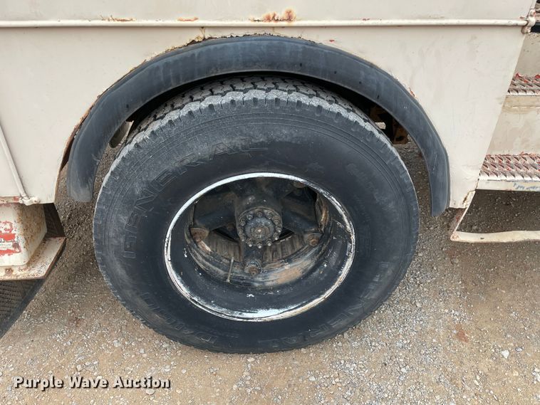 image for item MI9593 1989 Ford F600  bucket truck