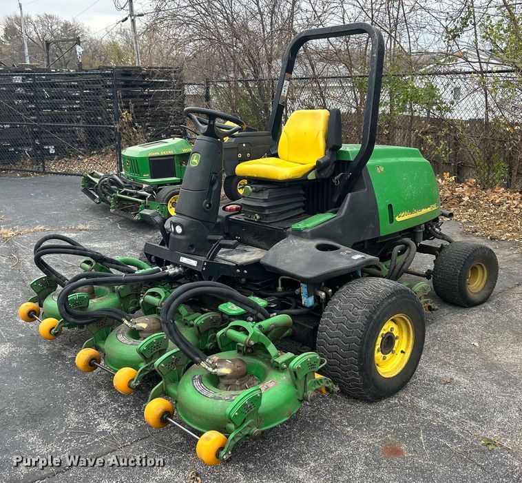image for item MO9089 John Deere 3245C  gang mower