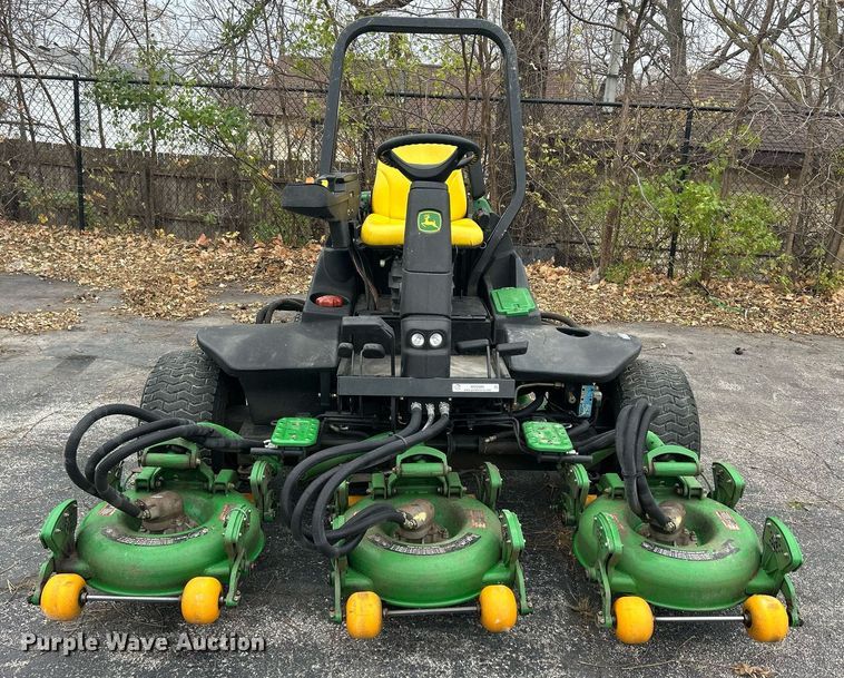 image for item MO9089 John Deere 3245C  gang mower