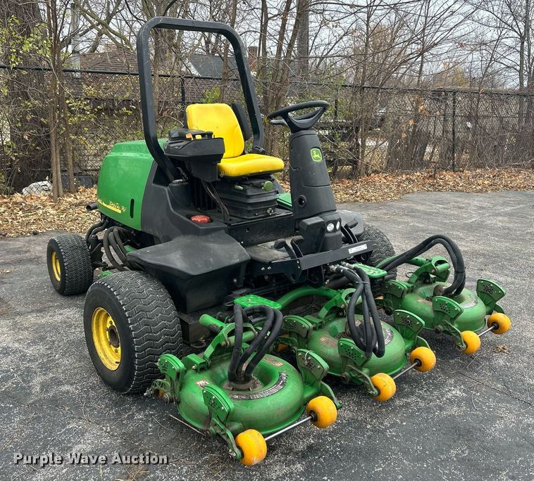 image for item MO9089 John Deere 3245C  gang mower