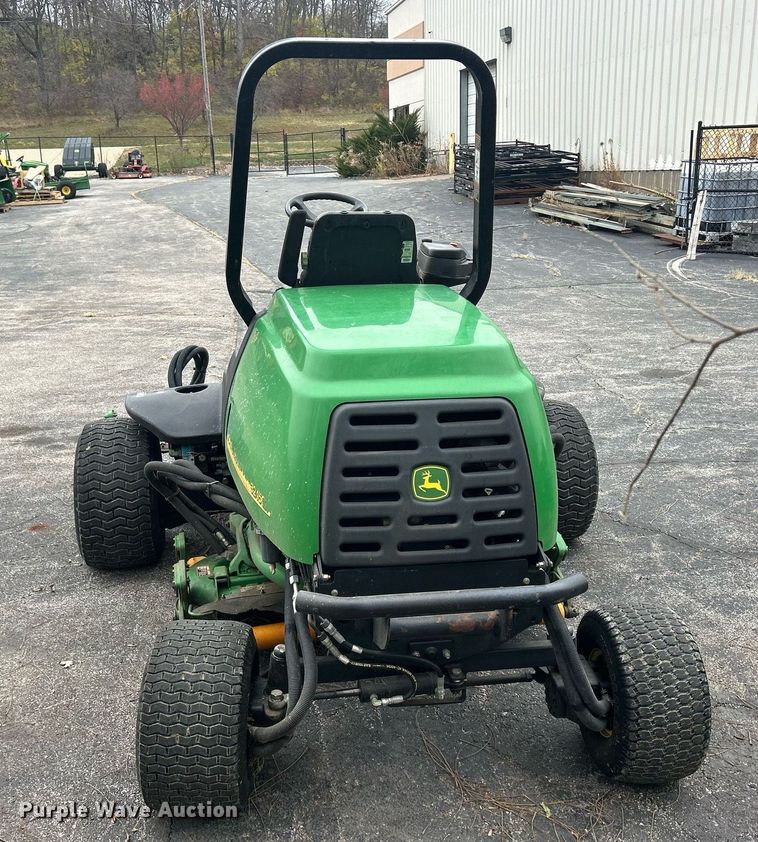 image for item MO9089 John Deere 3245C  gang mower