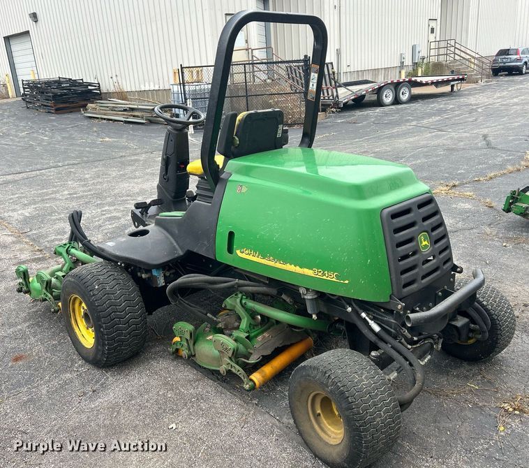 image for item MO9089 John Deere 3245C  gang mower