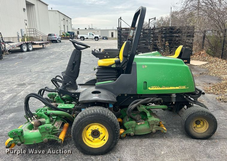 image for item MO9089 John Deere 3245C  gang mower
