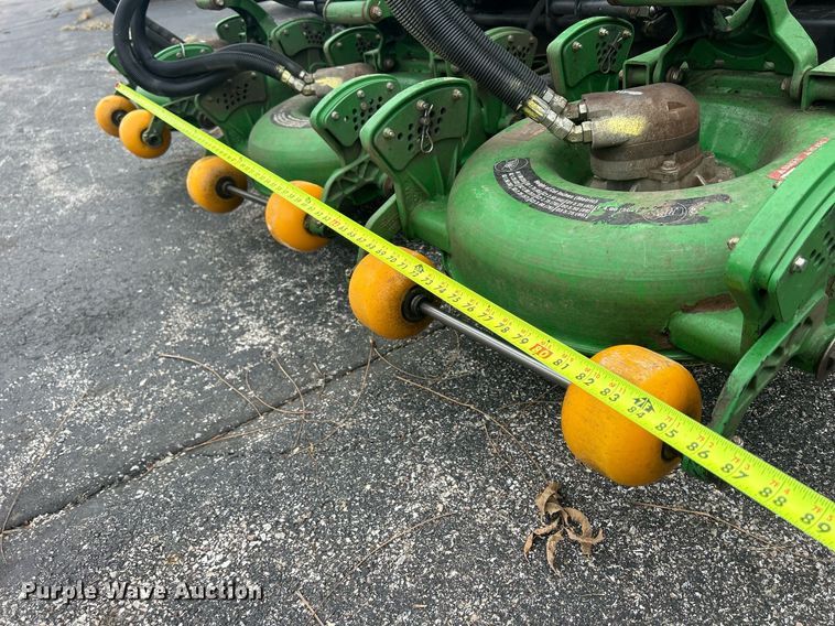 image for item MO9089 John Deere 3245C  gang mower