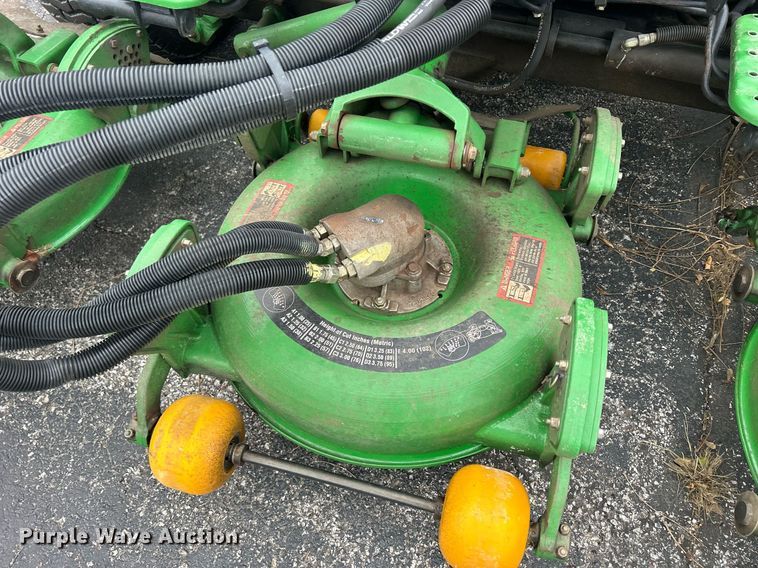 image for item MO9089 John Deere 3245C  gang mower