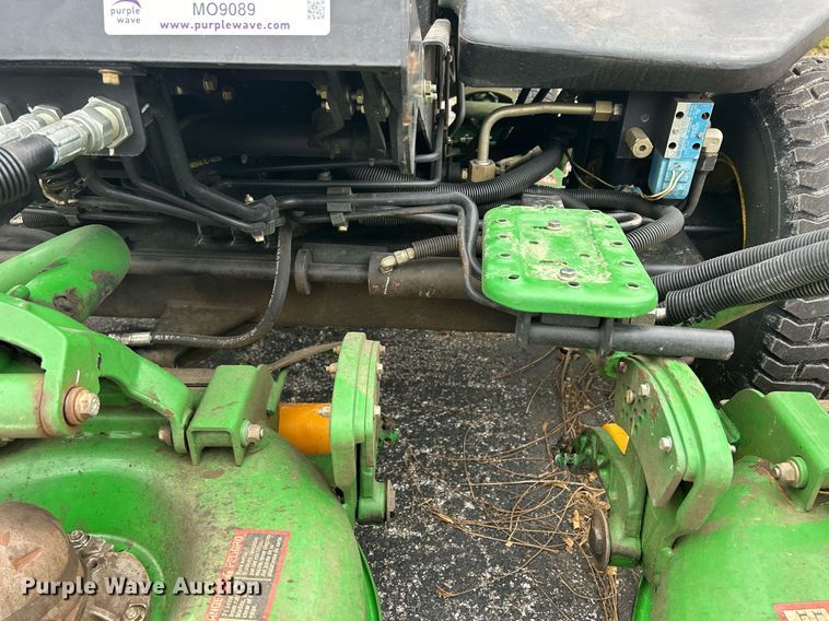 image for item MO9089 John Deere 3245C  gang mower