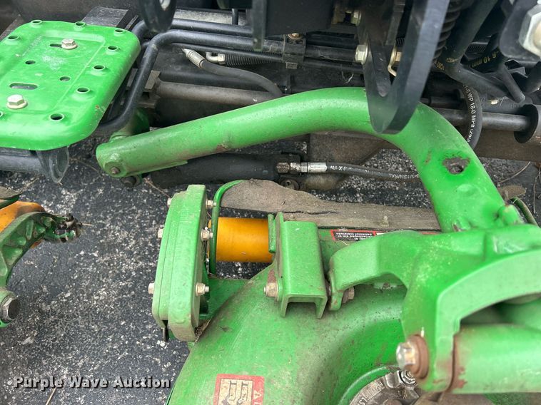 image for item MO9089 John Deere 3245C  gang mower
