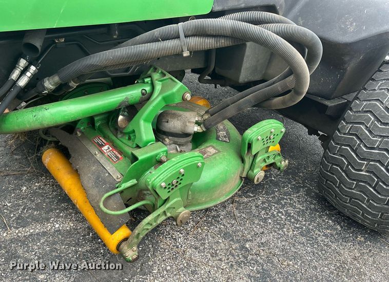 image for item MO9089 John Deere 3245C  gang mower