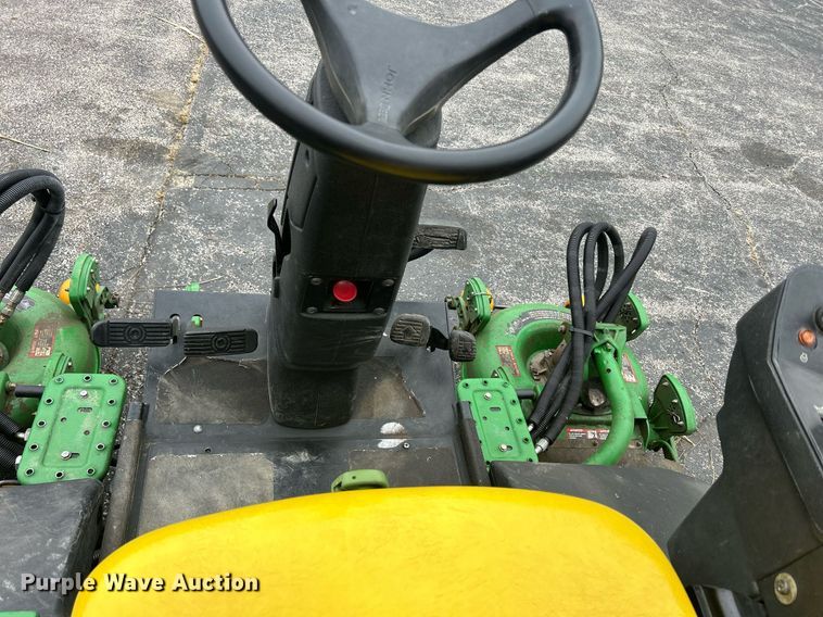 image for item MO9089 John Deere 3245C  gang mower