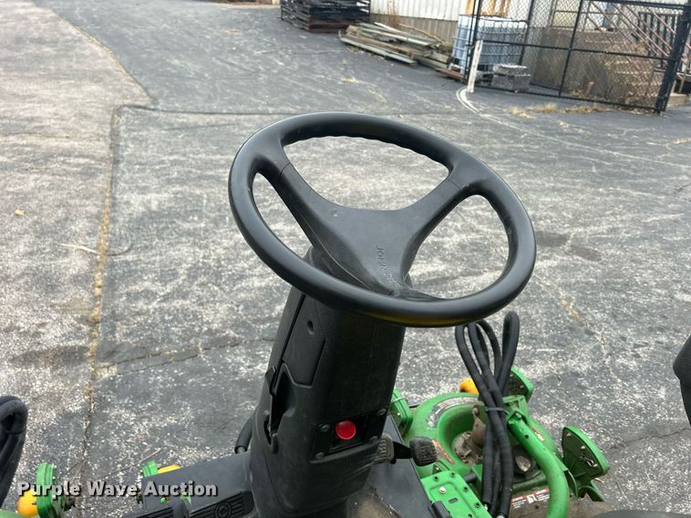 image for item MO9089 John Deere 3245C  gang mower