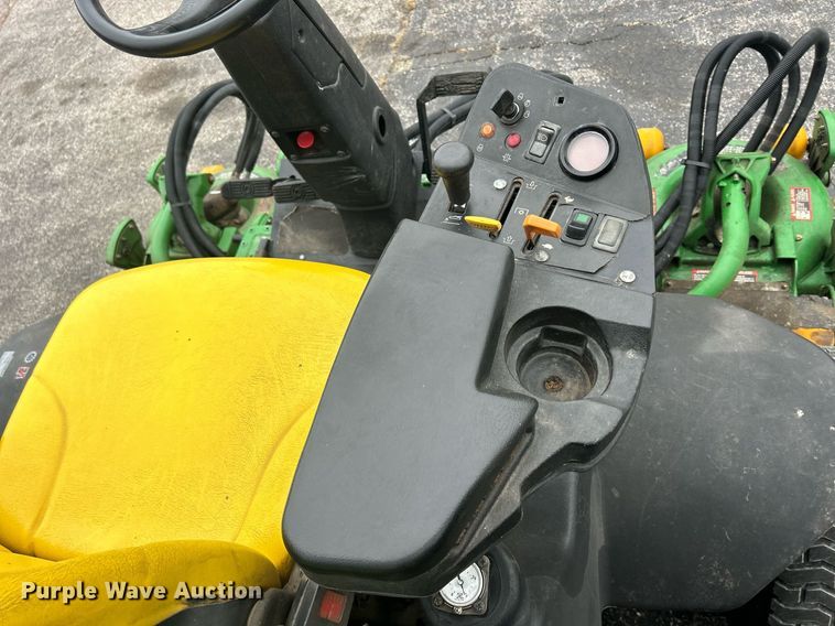 image for item MO9089 John Deere 3245C  gang mower
