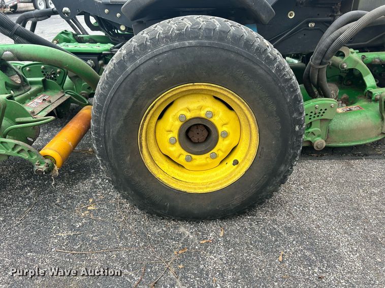 image for item MO9089 John Deere 3245C  gang mower