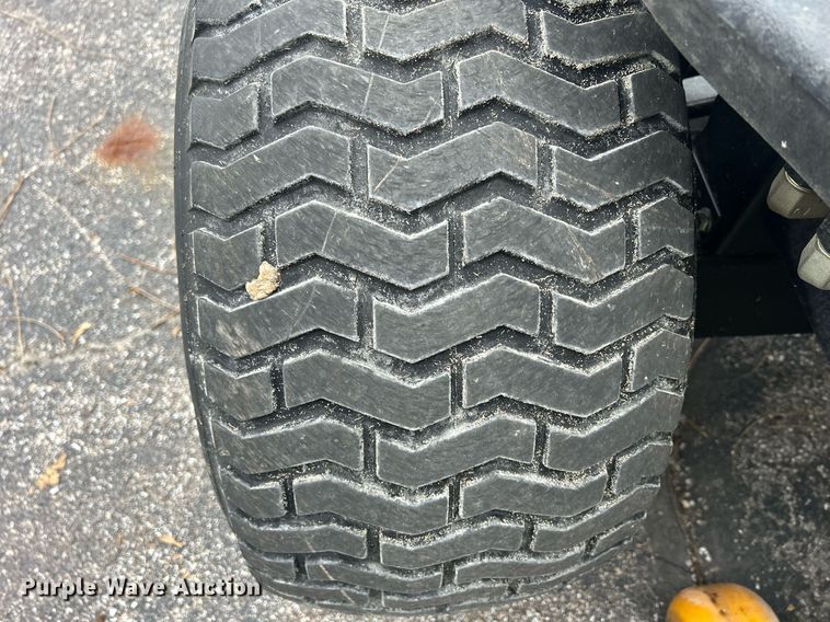 image for item MO9089 John Deere 3245C  gang mower