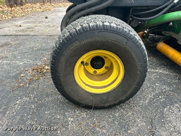 image for item MO9089 John Deere 3245C  gang mower