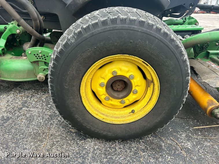 image for item MO9089 John Deere 3245C  gang mower