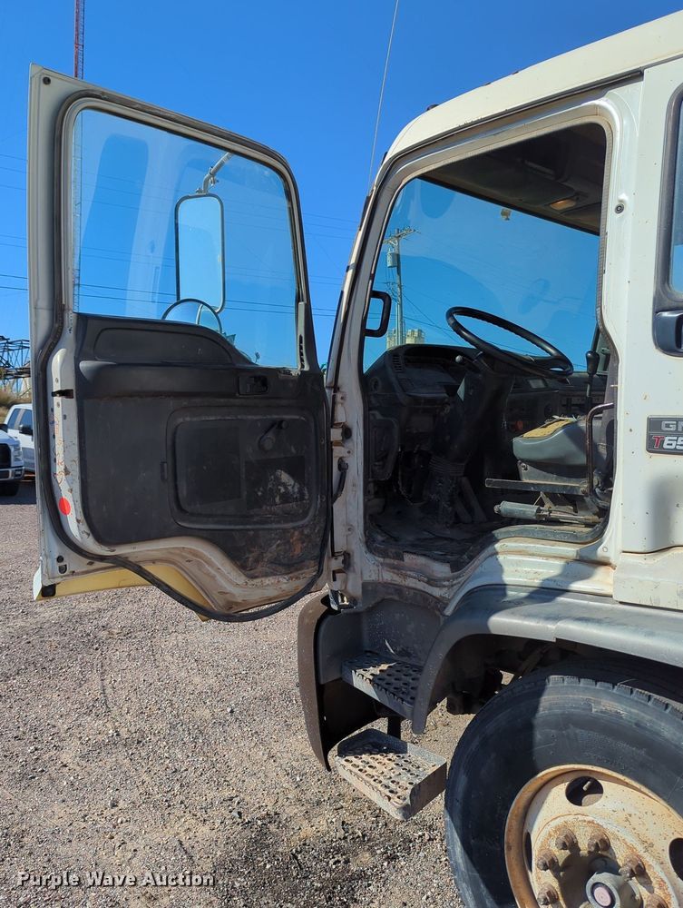 image for item MX9482 1998 GMC T6500  box truck