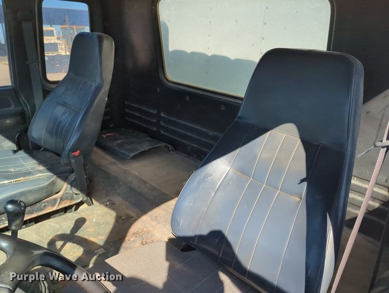 image for item MX9482 1998 GMC T6500  box truck