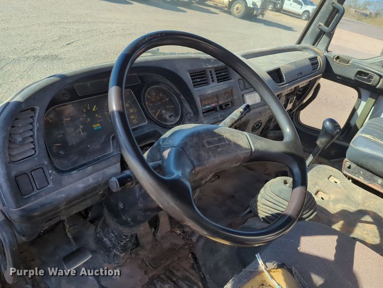 image for item MX9482 1998 GMC T6500  box truck