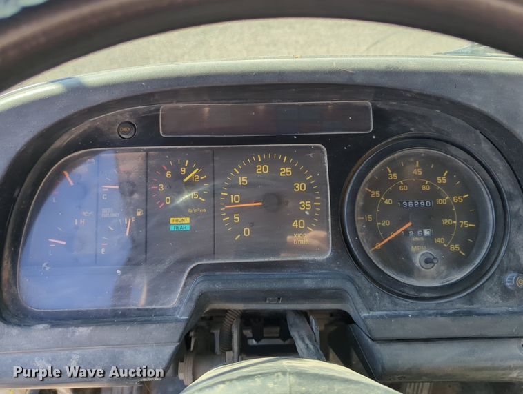 image for item MX9482 1998 GMC T6500  box truck