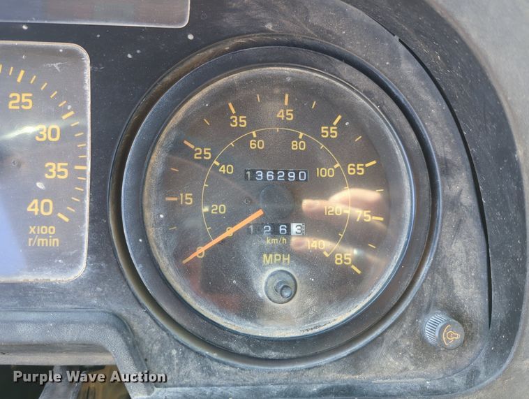 image for item MX9482 1998 GMC T6500  box truck