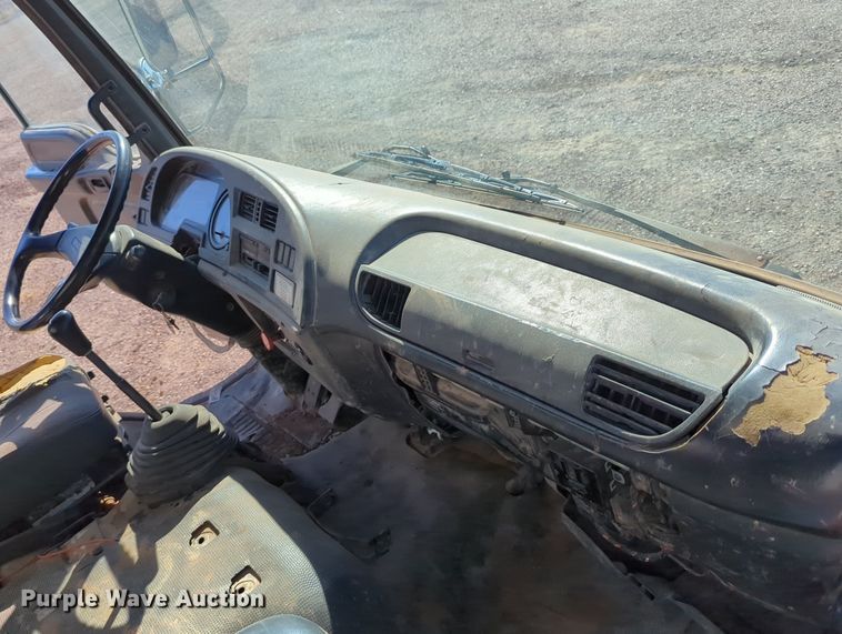 image for item MX9482 1998 GMC T6500  box truck