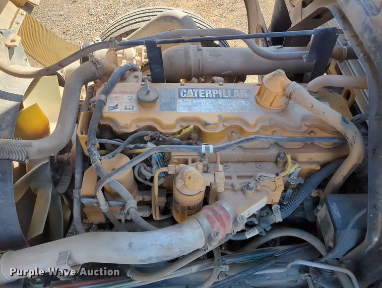 image for item MX9482 1998 GMC T6500  box truck