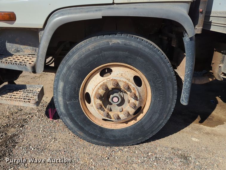 image for item MX9482 1998 GMC T6500  box truck