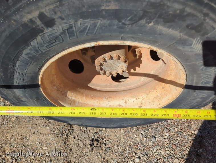 image for item MX9482 1998 GMC T6500  box truck